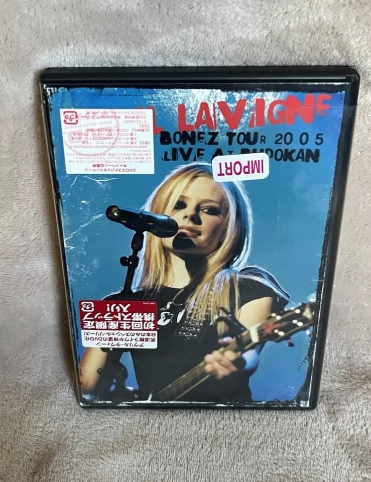 Avril Lavigne Live DVD & CHARM Bonez Tour 2005 (Region-2) Tokyo Limited Import