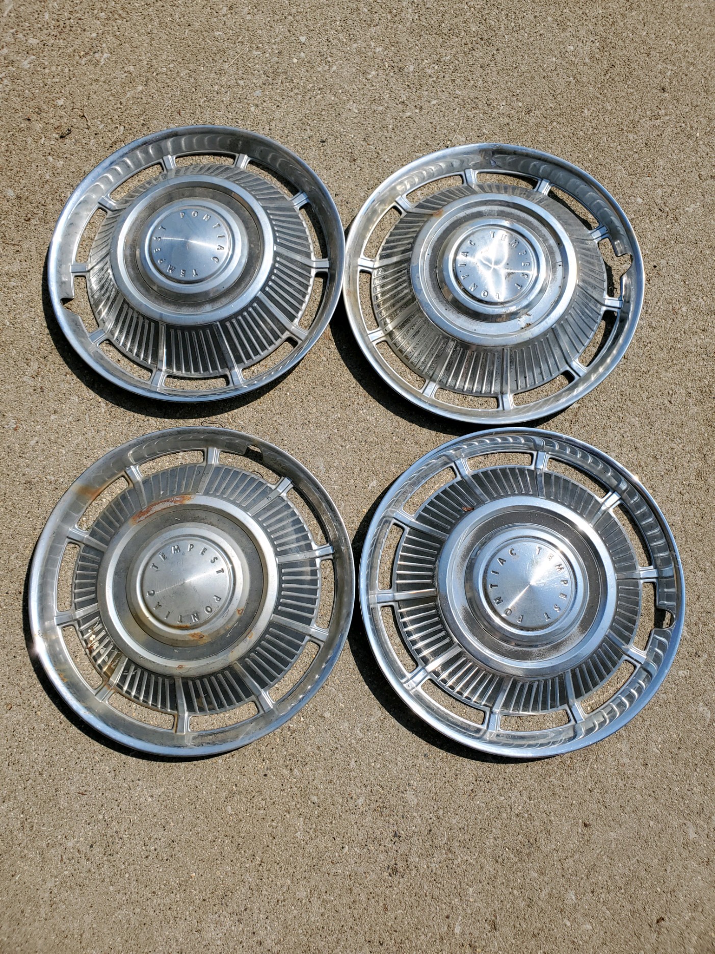 15 pontiac tempest hubcap set