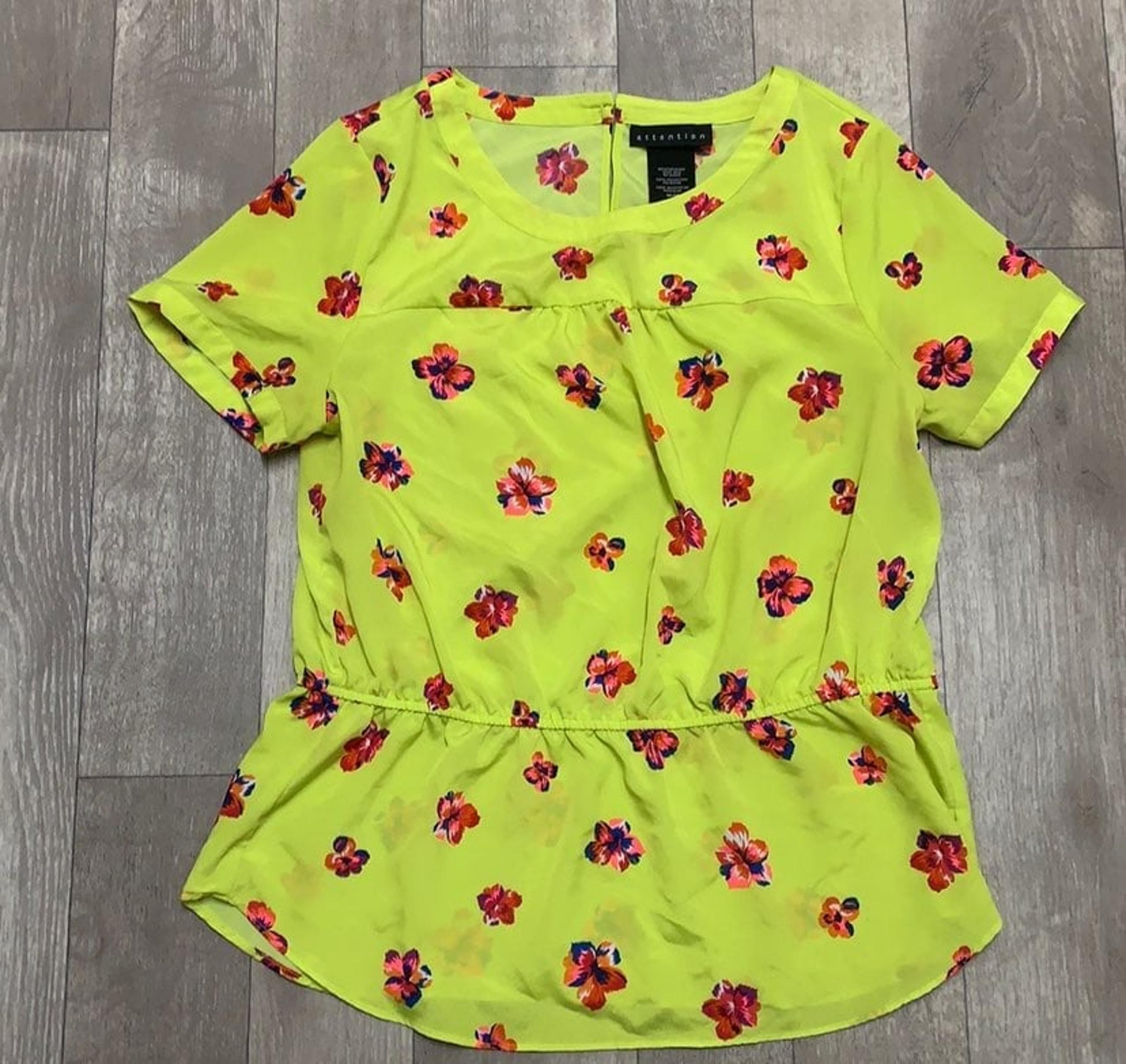 Womens Attention Shortsleeve Floral Shirt