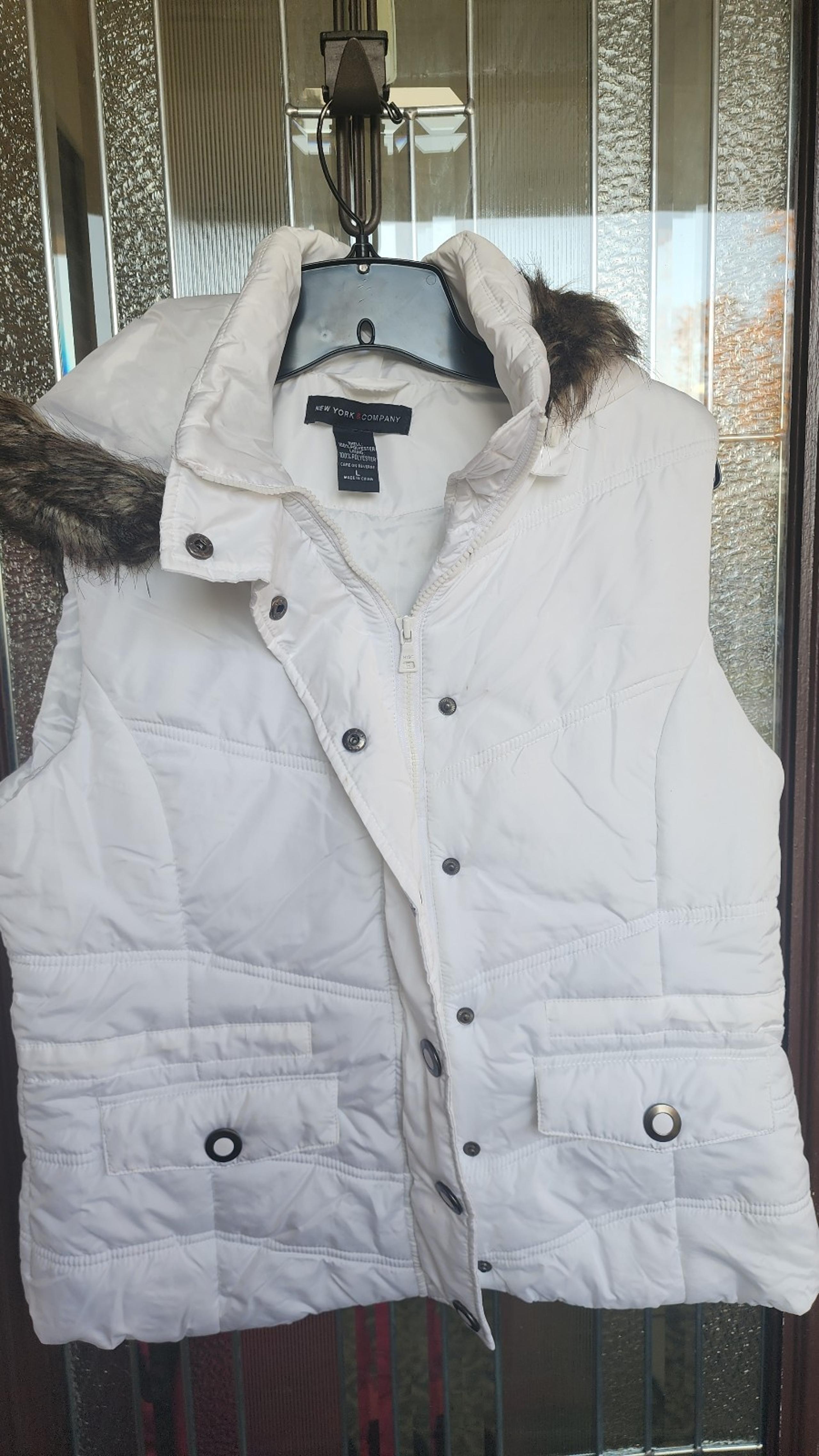 New York and company white Puffer vest