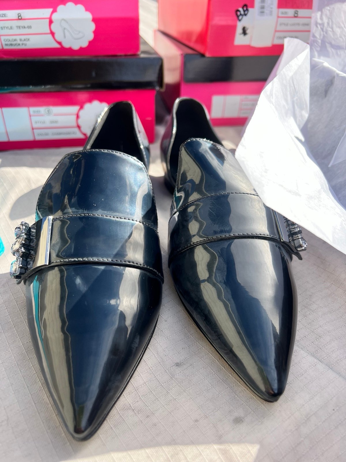 BLACK FLATS