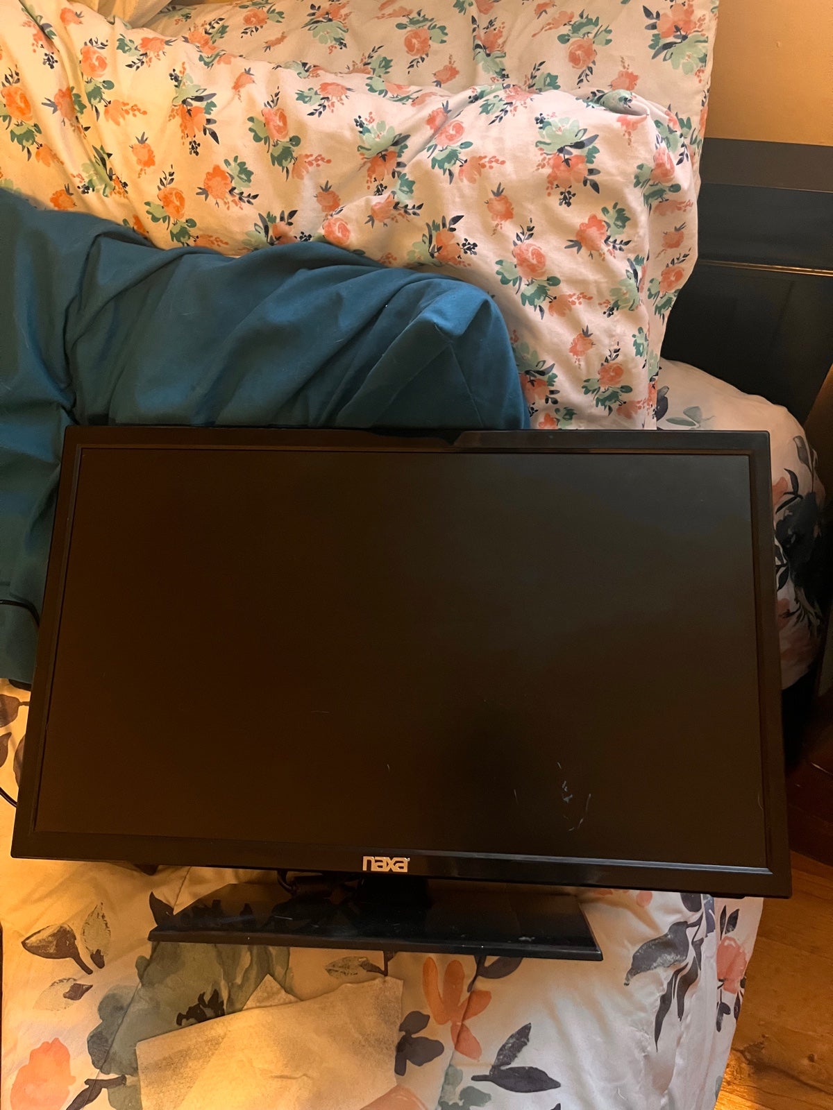 NAXA NTD - 2255 22” Tv/Dvd Player combo