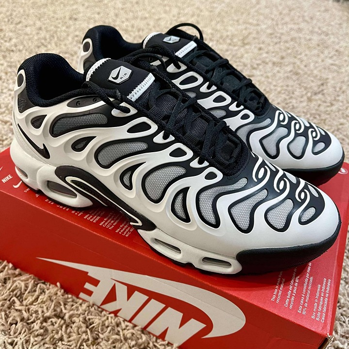Nike Air Max Plus Drift Women’s Shoes White Black FV4081-102, Size 9.5 (New)