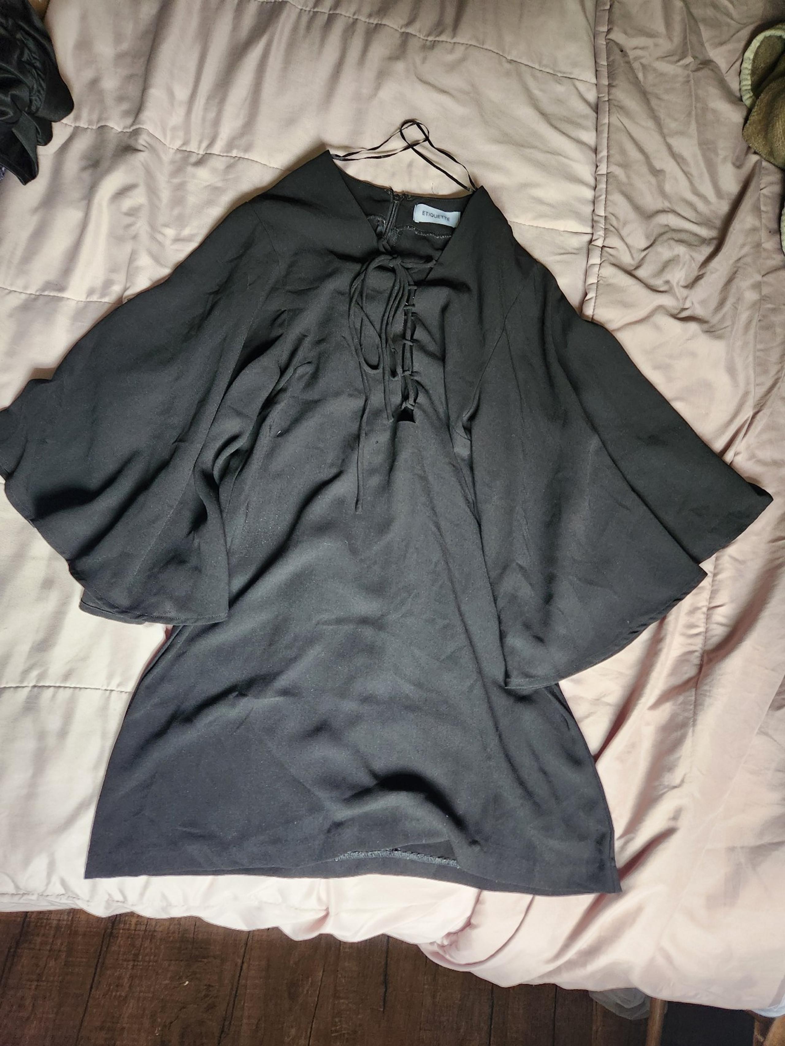 Etiquette Dress