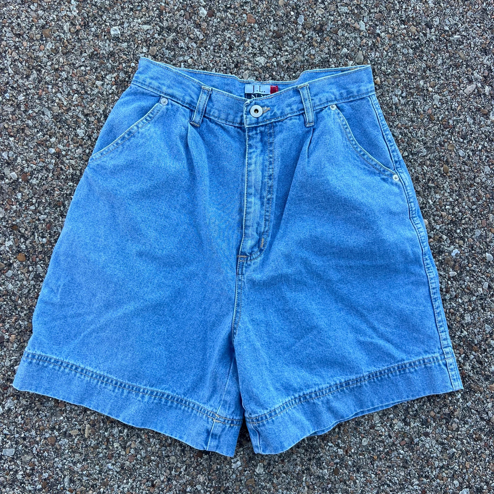 Vintage 90s J.L.N.Y. Denim High Rise Pleated Wide Leg Mom Jean Shorts 26 WAIST
