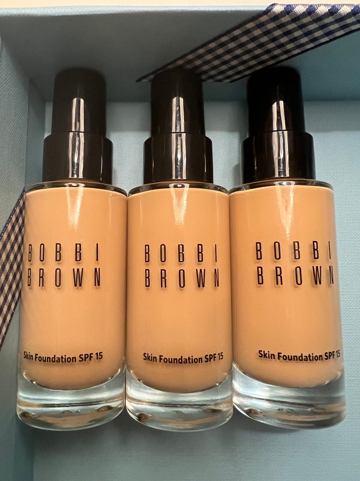 Bobbi Brown Skin Foundation SPF 15 Water-based, oil-free foundation #W-054