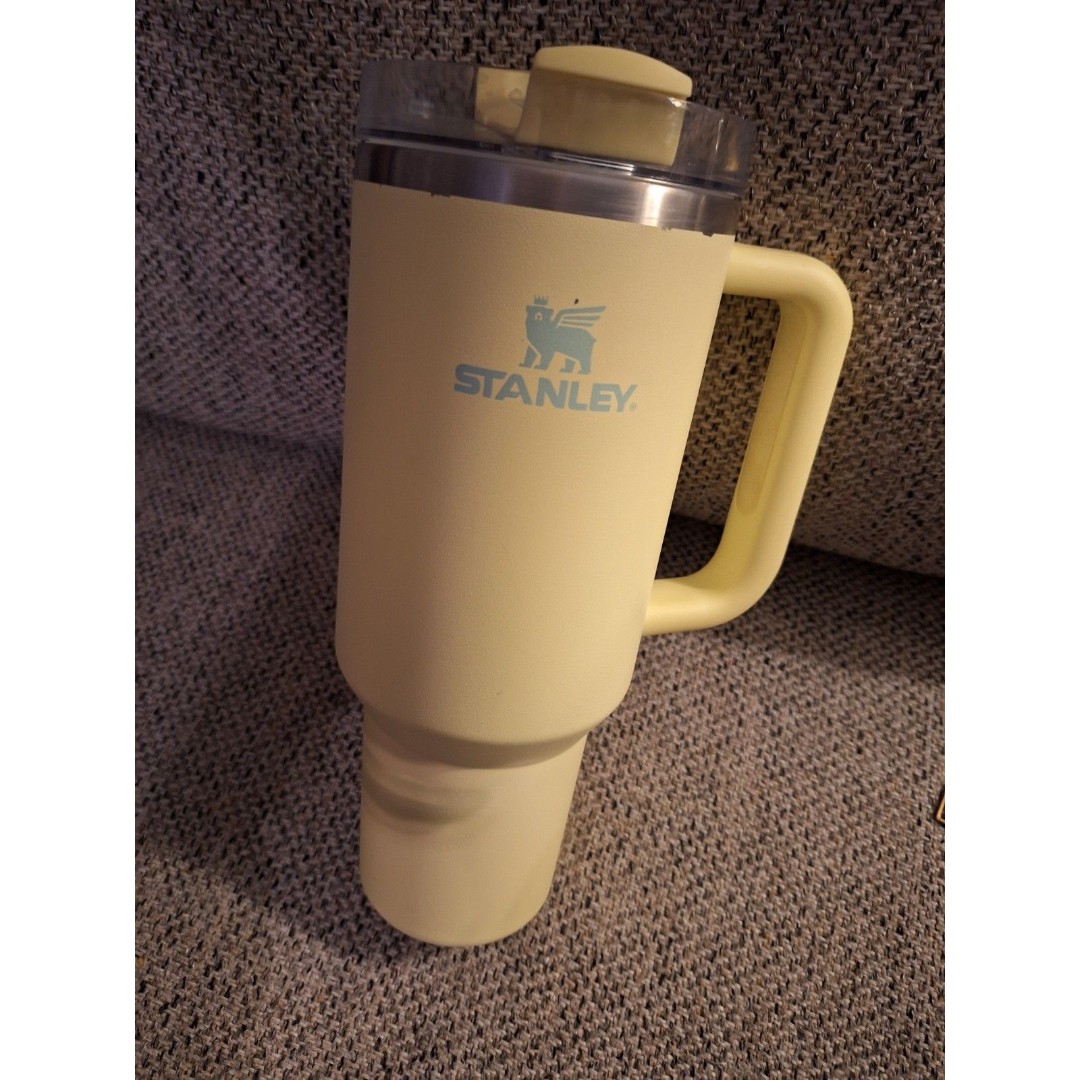 Stanley 40 oz Stainless Steel H2.0 Flowstate Quencher Tumbler YELLOW USED