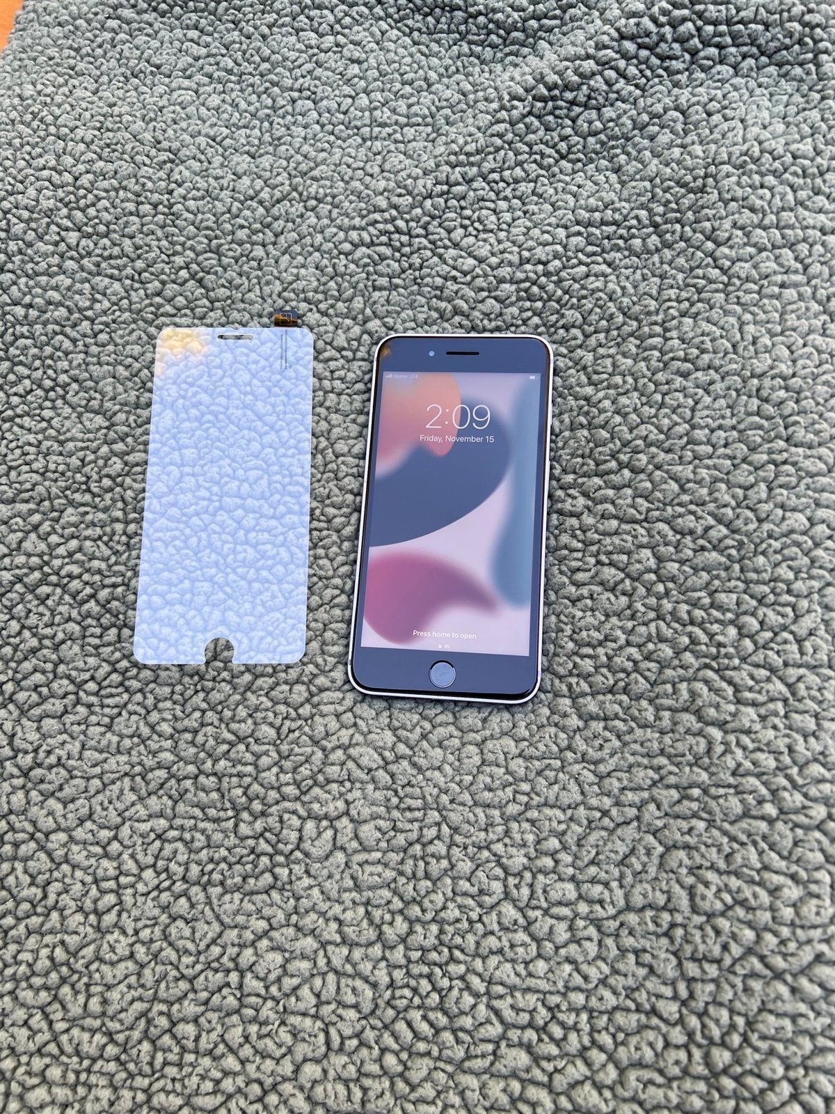 Apple iPhone 7 Plus 128 Unlocked  Custom  Purple Dark Square Shape  12 14 15 - detail