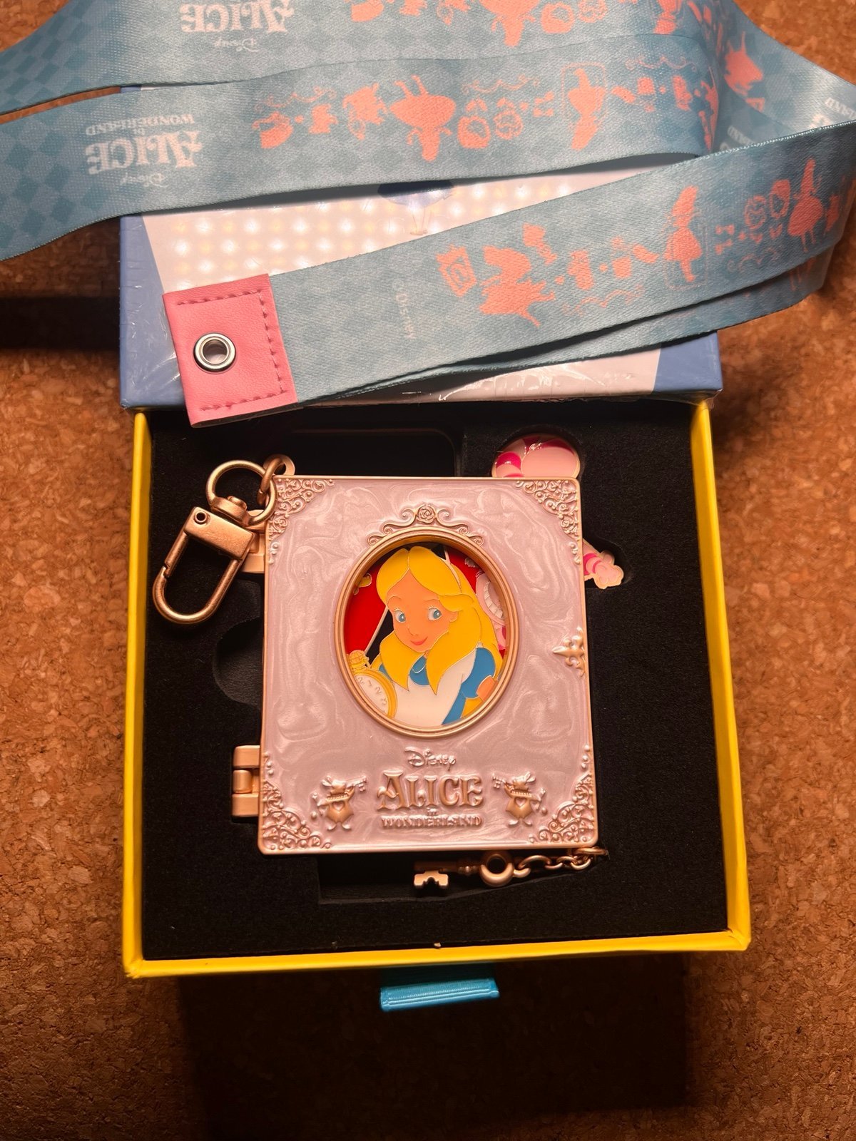 Disney Shanghai Alice in Wonderland Metal Keychain lanyard