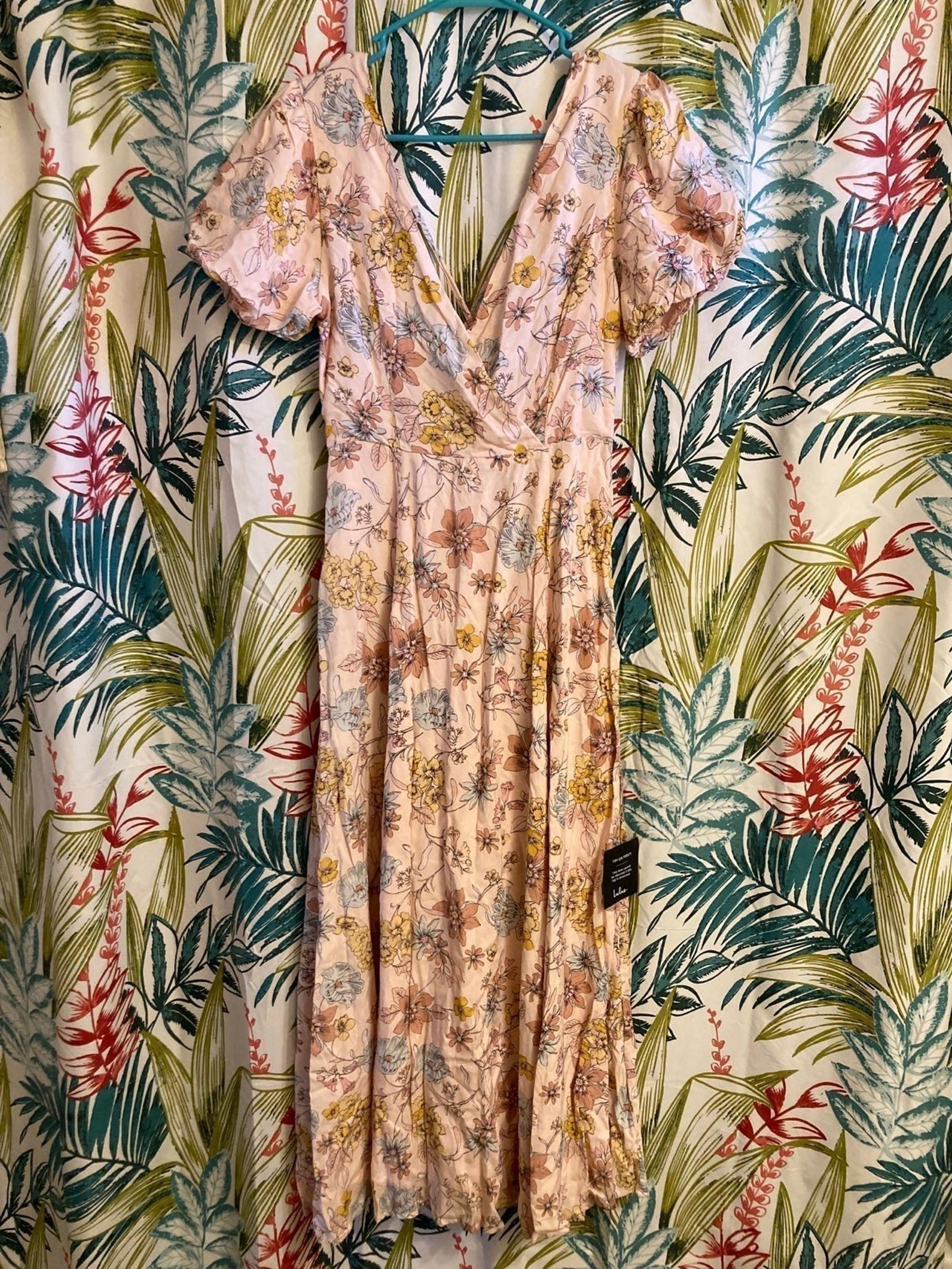 NWT Lulu’s Flourishing Feelings Dress