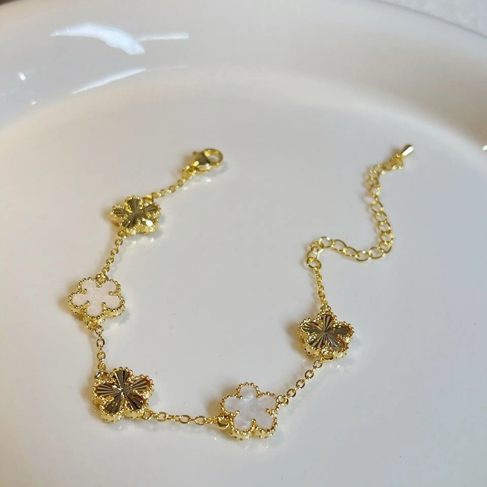 ChainsbyTTW Bling & Gold (plated) Clover Bracelet White & Gold