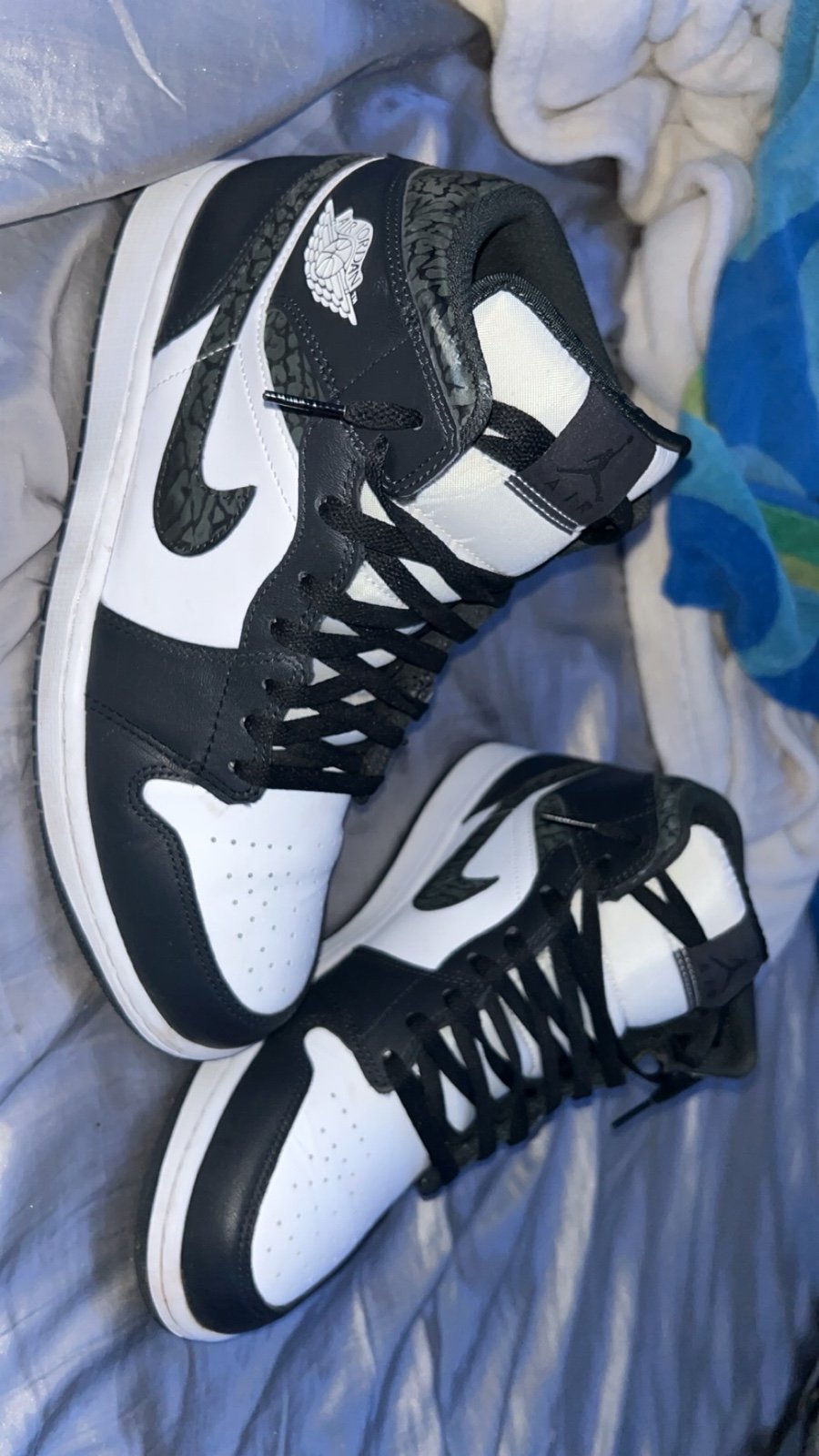 Jordan 1 Mid SE panda elephant