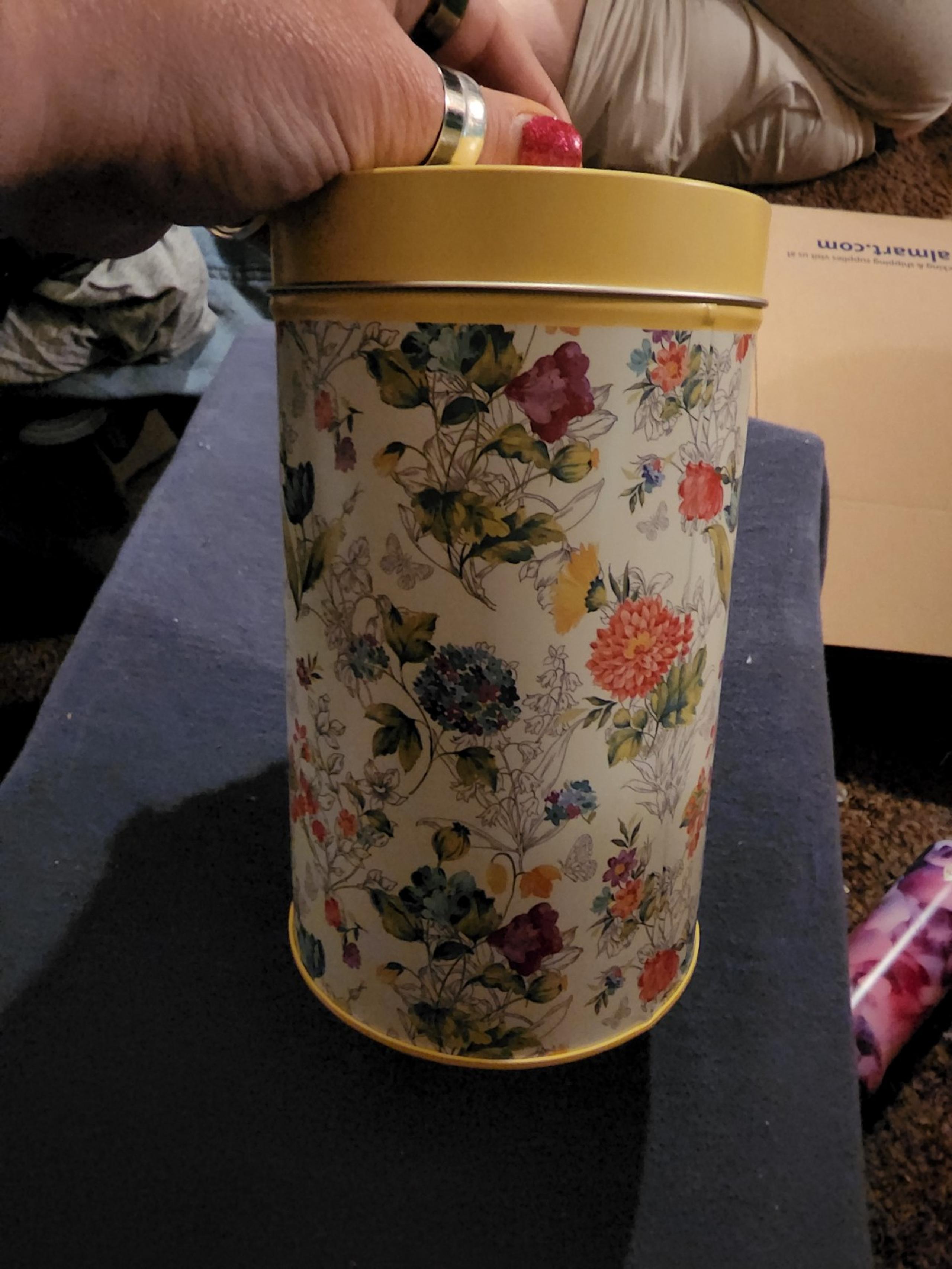 Pioneer woman tin
