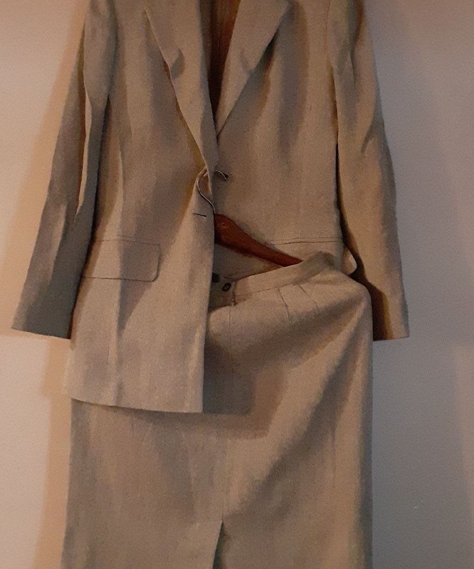 skirt suit size 6