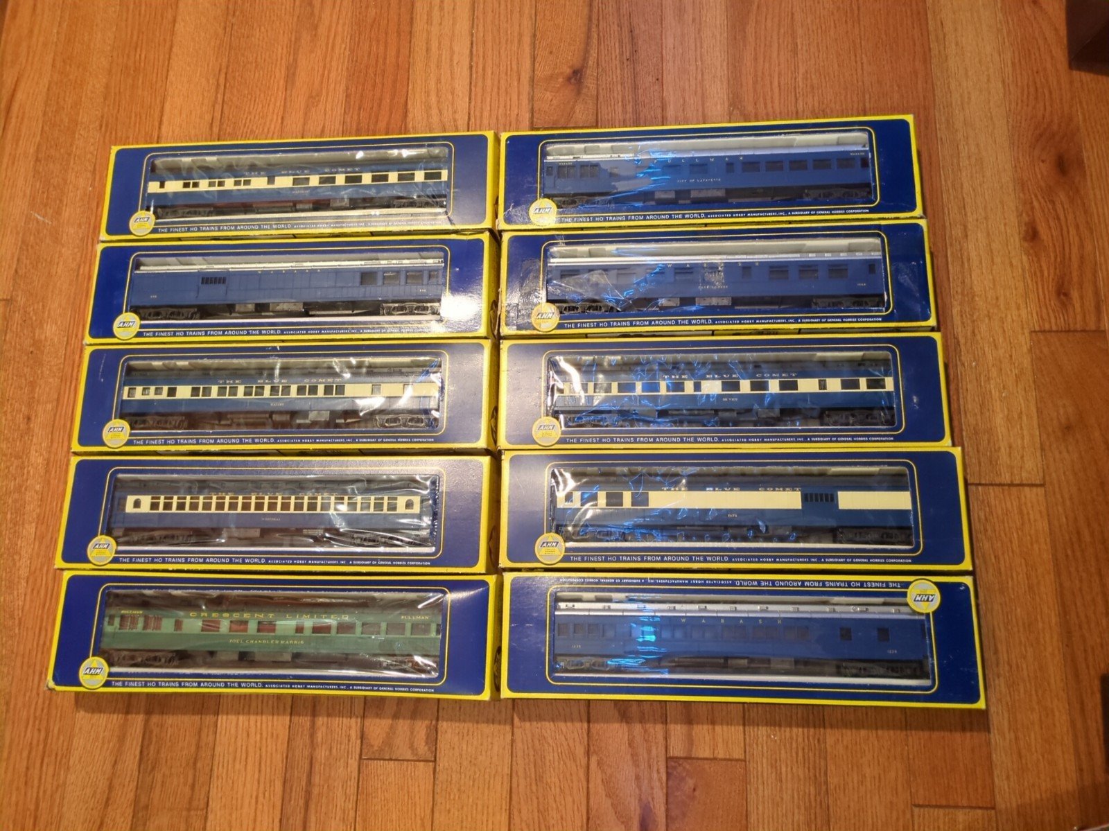 Lot Of 10 Ho Scale AHM Passenger Cars Blue Comet, Wabash Crescent Limited