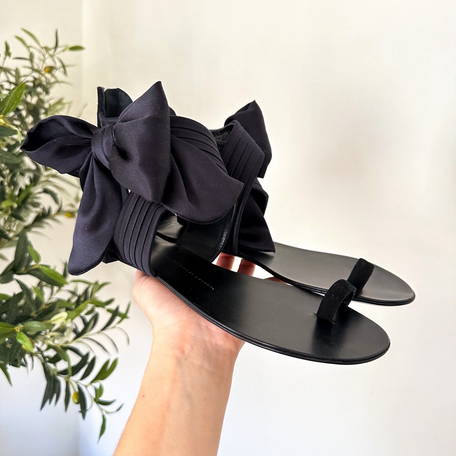 NEW Giuseppe Zanotti Satin Toe Ring Bow Detail Flat Sandals Black 38.5