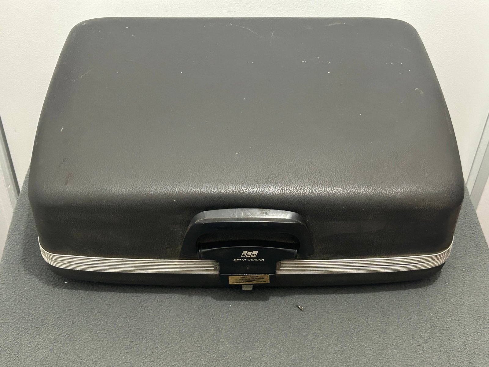 Classic 1960s Smith Corona Galaxies Twelve Typewriter w/ Hard Carry Case