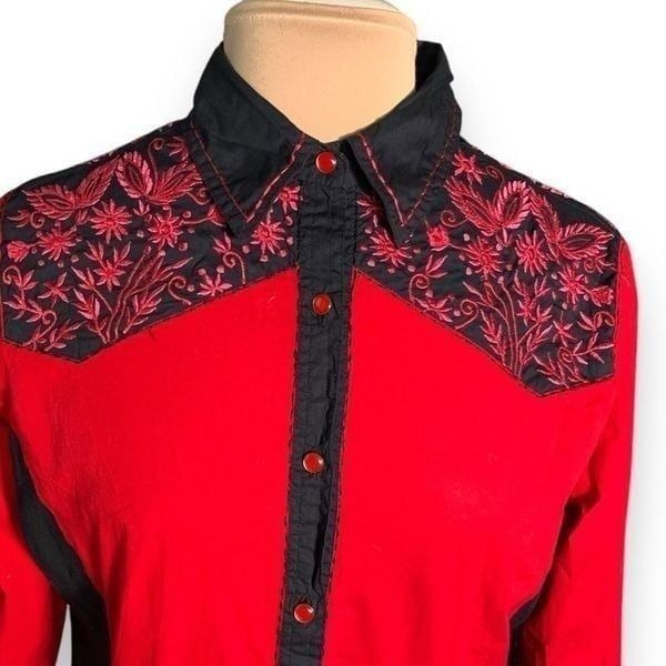 Vintage Collection Red Black Floral Embroidered Long Sleeve Western Shirt Large