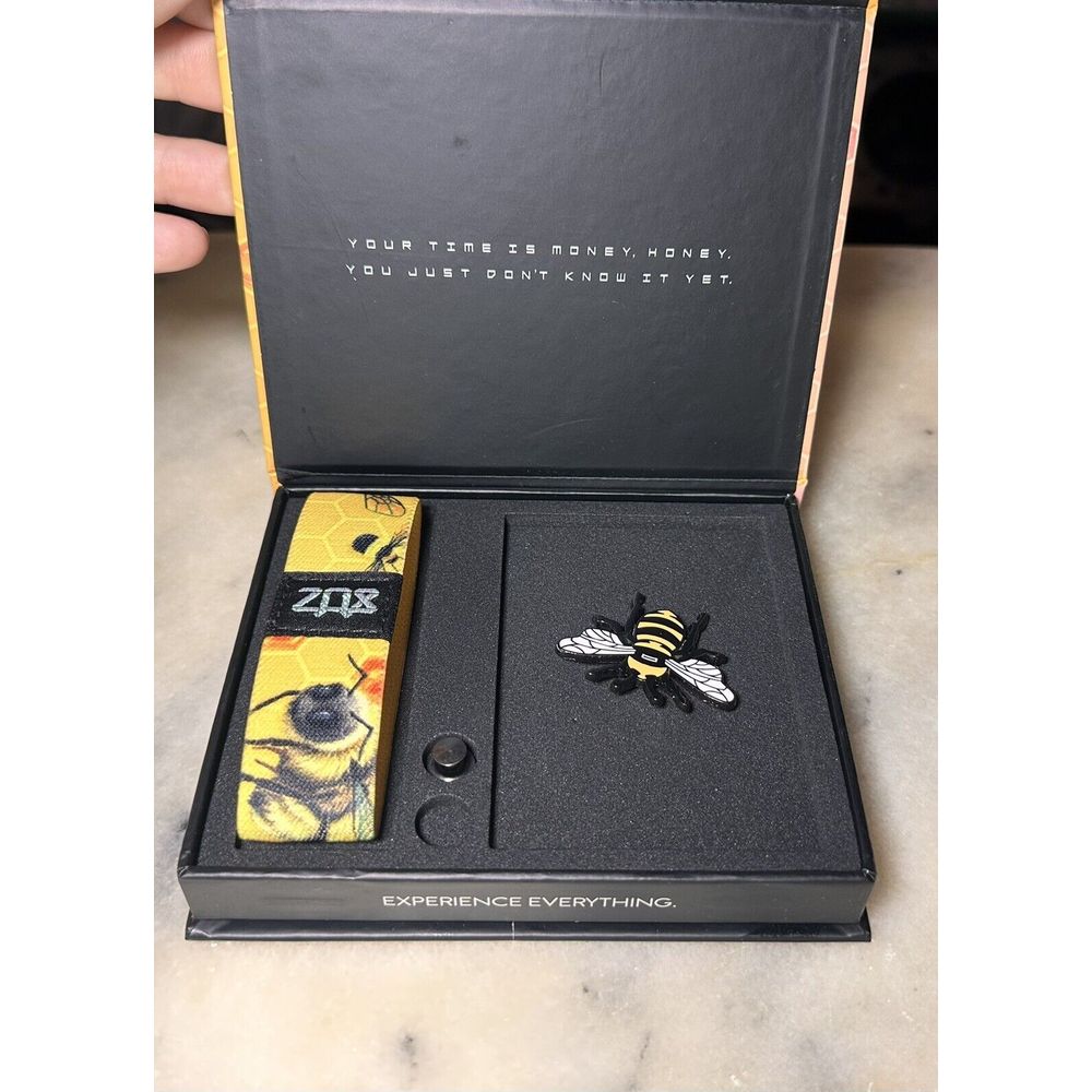 RARE NEW Zox Outwork Everyone Limited Edition Collectors Pearl Box Band & Pin