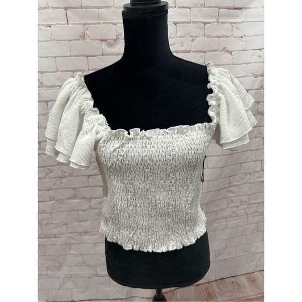 ASTR THE LABEL white puff sleeve top size xl