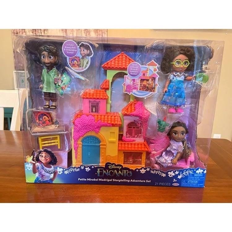 Disney princess encanto petite madrigal family adventure play set