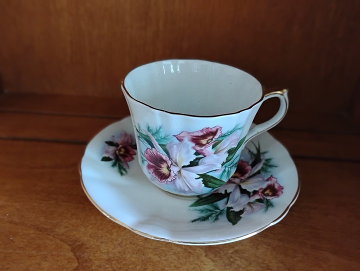 Royal London Bone China England (check underneath cup for number) teacup and sau