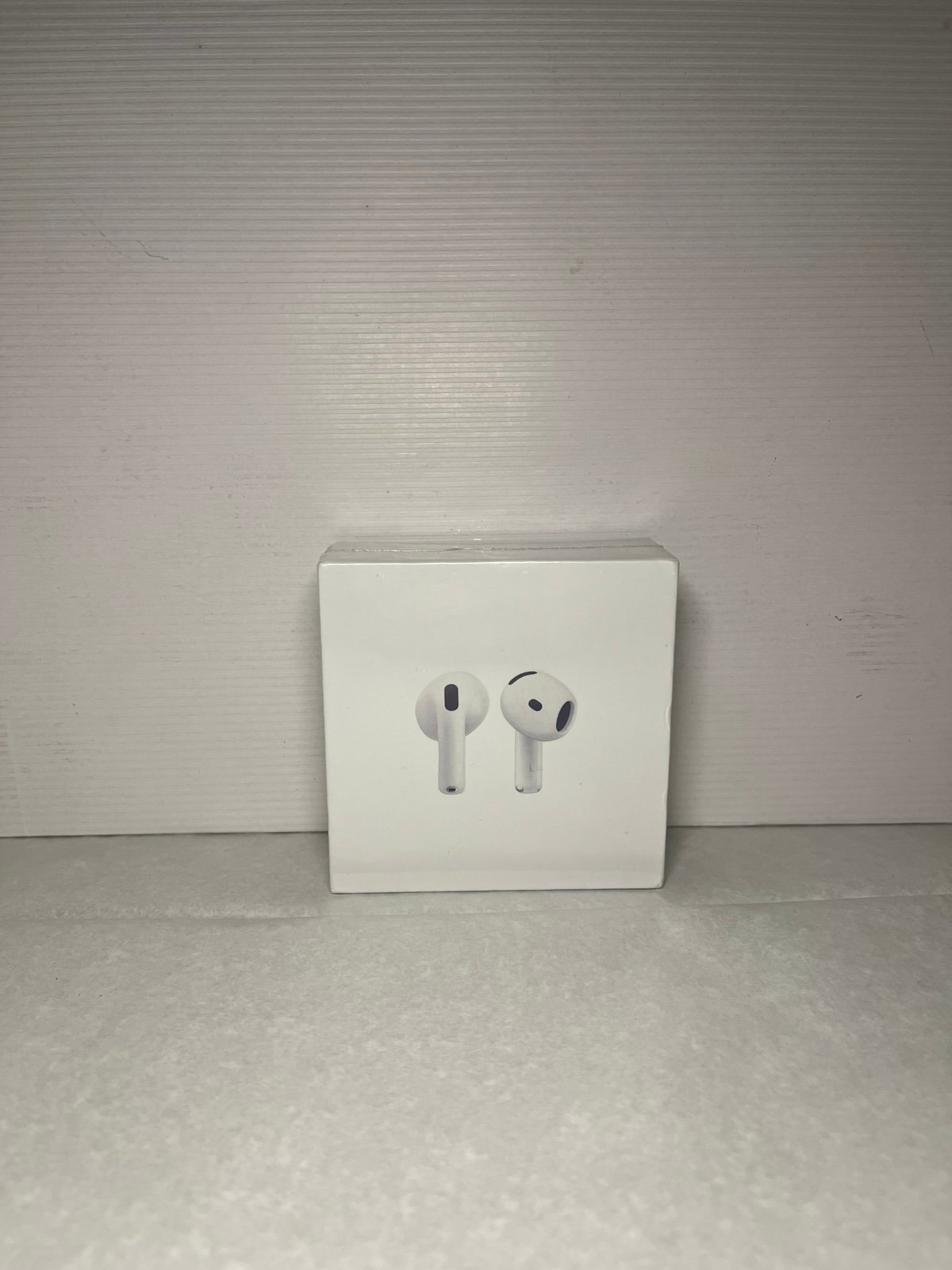 Apple AirPods (4th Gen)