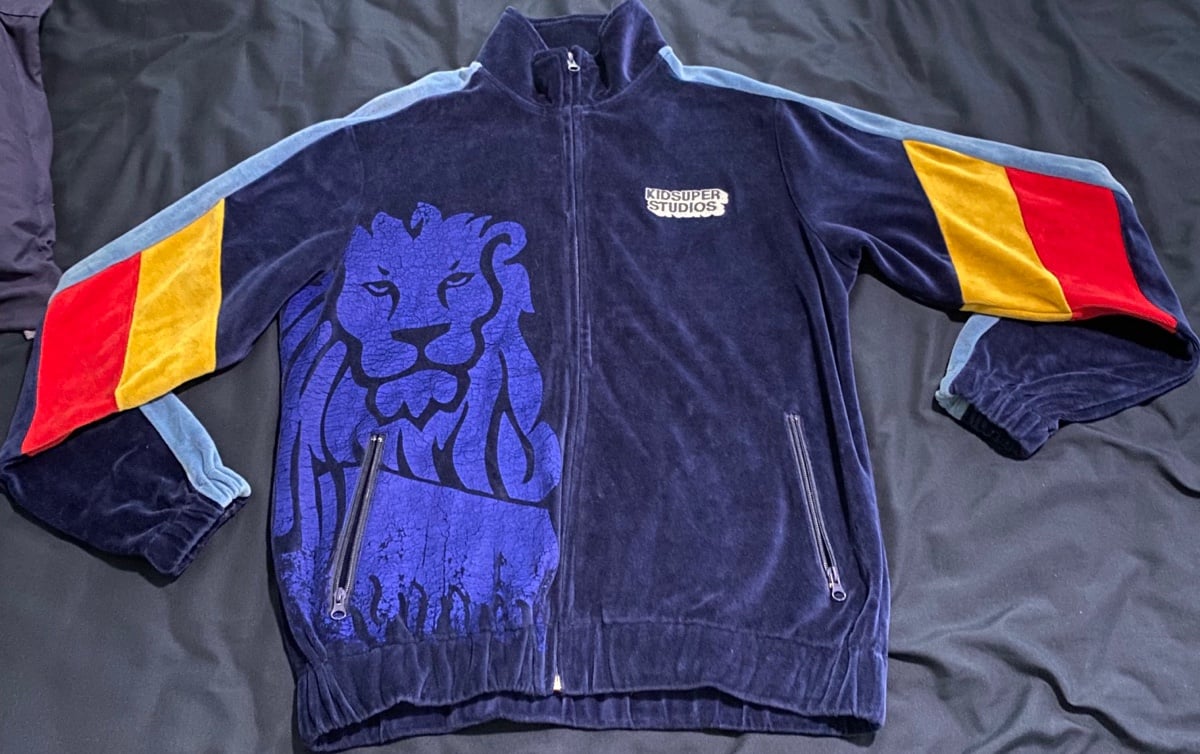 Kidsuper x modelo track suit