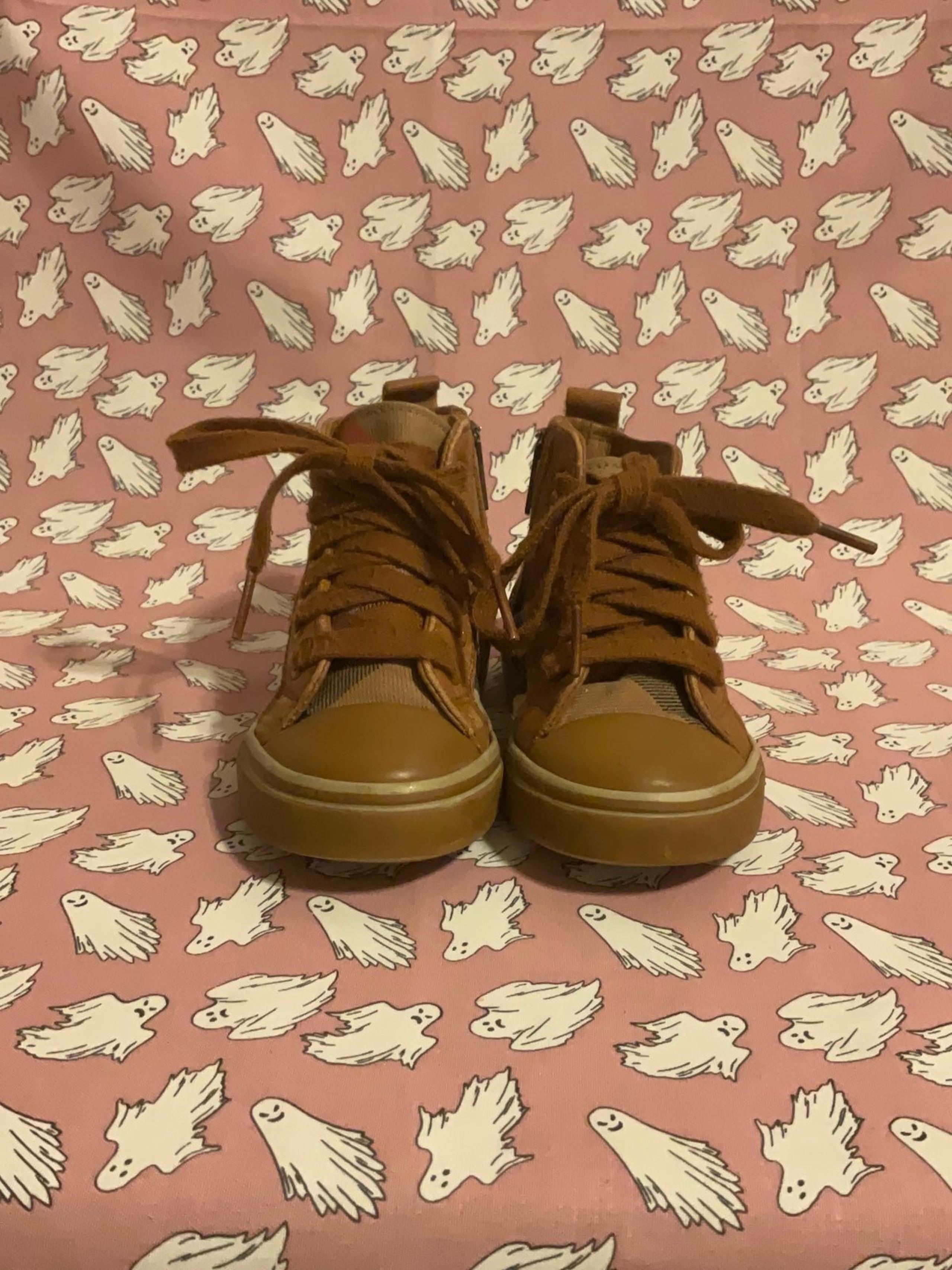 Burberry toddler high tops size 7 (23)