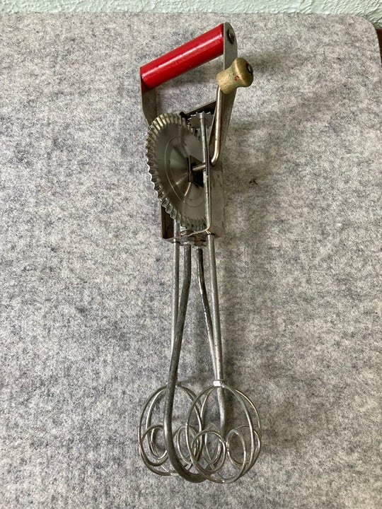 K. C. U.S.A. Hand Mixer Egg Beater Pat. 1992564 Red Wood Handle Unique Vintage