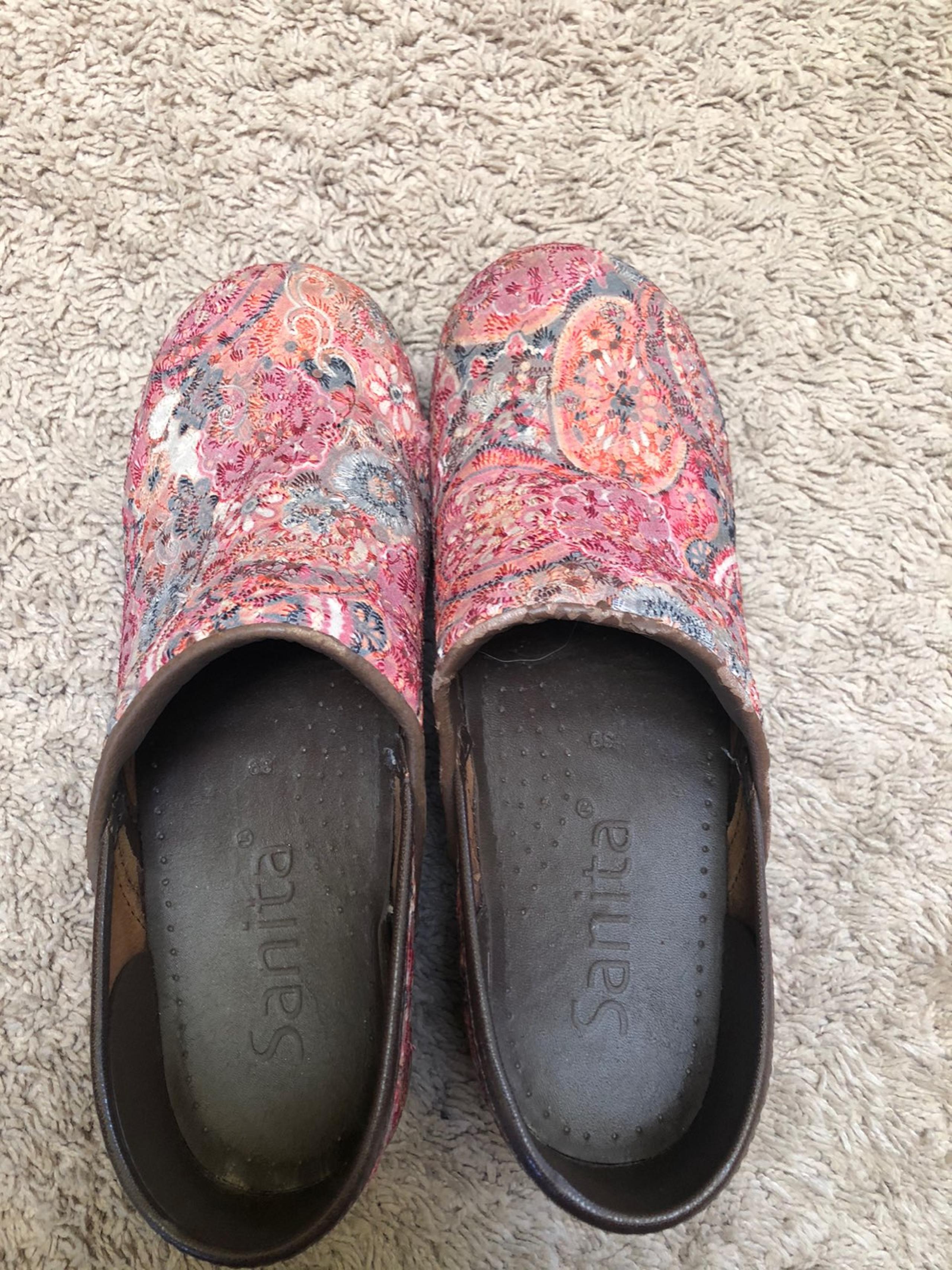 sanita clog Pink gray white floral cloth