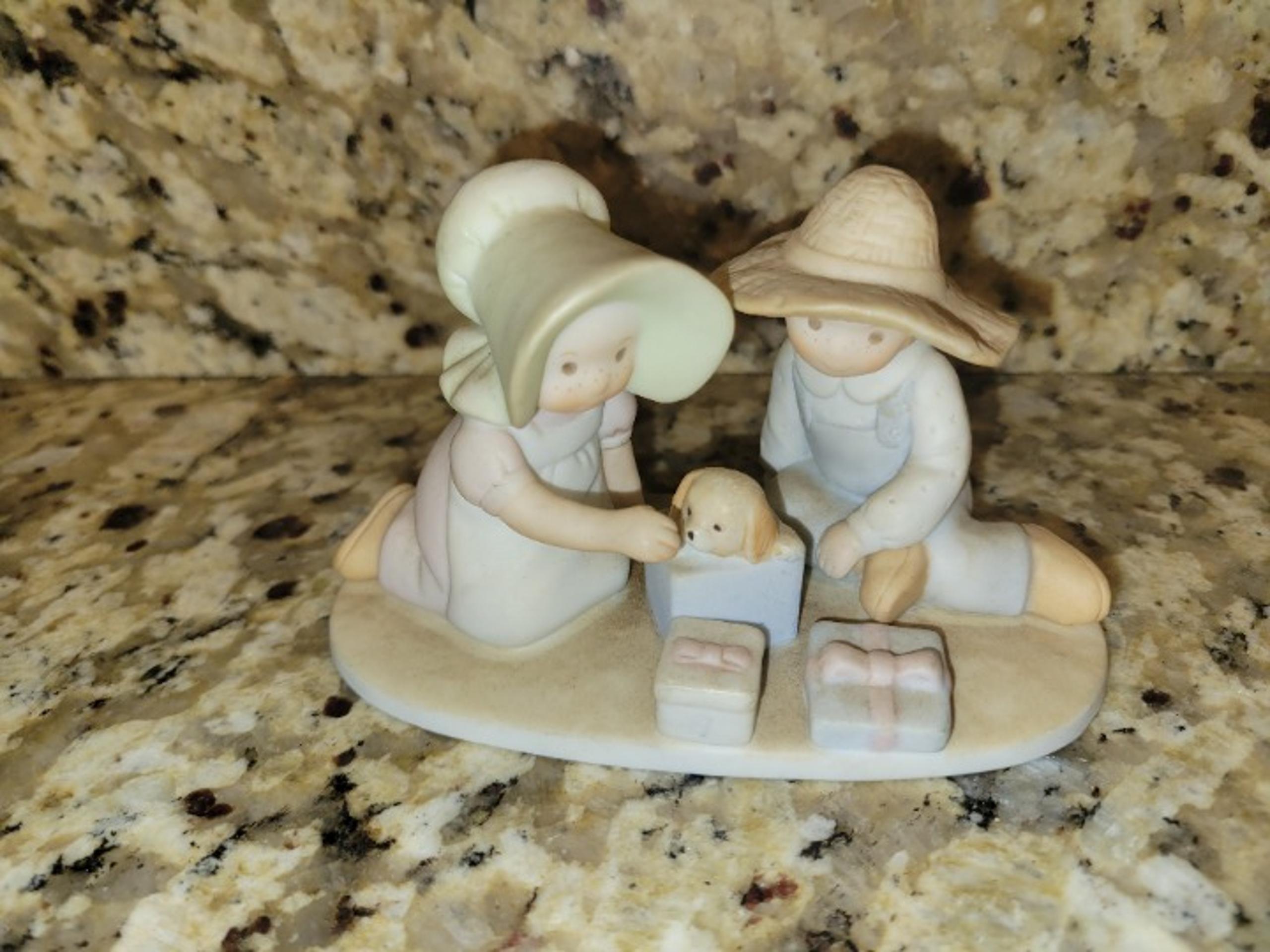 Homco Home Interiors Masterpiece Circle of Friends Perfect Gift Figurine