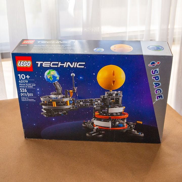 NEW - LEGO Technic Planet Earth and Moon in Orbit Space Toys Set 42179