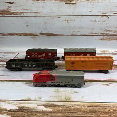 Lot Of 5 VINTAGE Assorted Train Pieces Assorted Brands NotTested