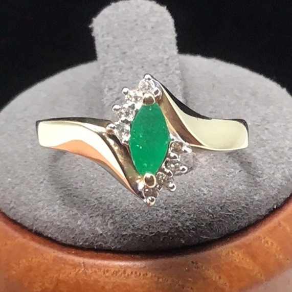 10K Yellow Gold Emerald Diamond Ring Size 7