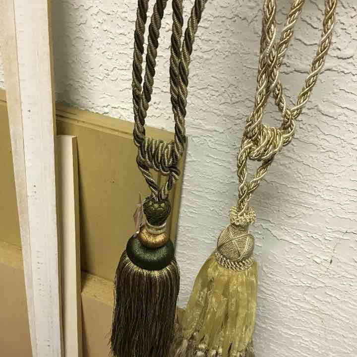 Window decor 2 pcs.