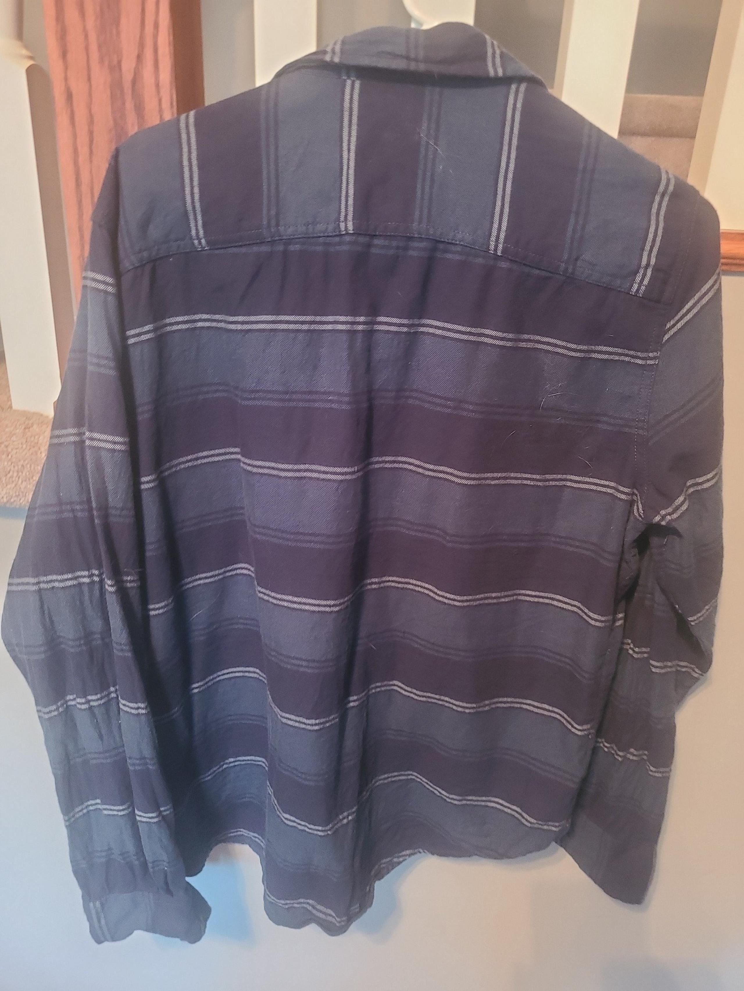 Men's Size Large Button Down Front Shirt