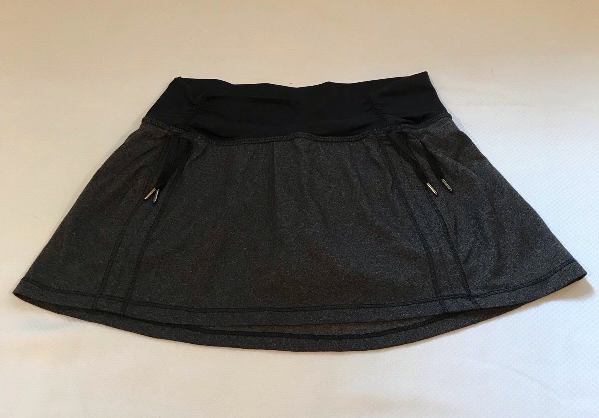 Lululemon Hot’N Sweaty Lined Skirt ( Size 4) Material Luon, Power Luxtreme