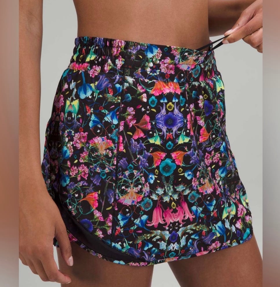 Lululemon Hotty Hot High Rise Skirt Flowerscope Black Multi Workout Skort Size 8