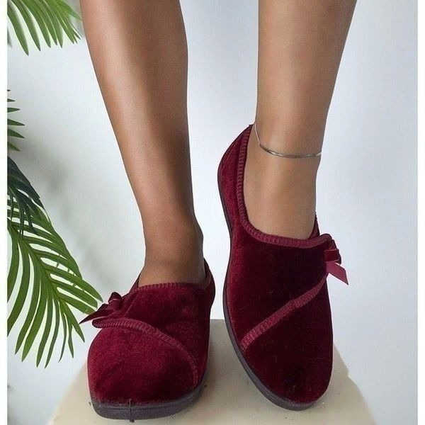 Vintage Y2K Red Velvet Cozy Coquette Cottagecore Slip On Slippers / Size: 6