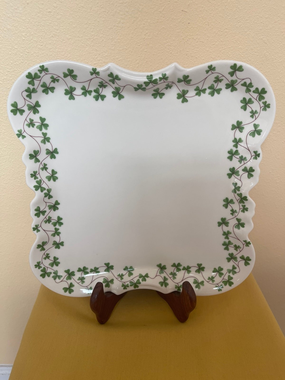 Vintage Shannon by Godinger Shamrock porcelain square serving platter. 11.5”