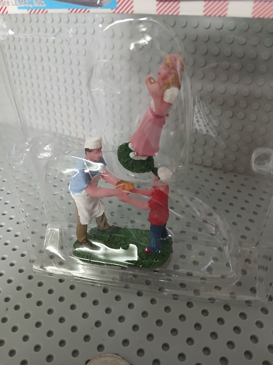 LEMAX VILLAGE FIGURINE HOT DOG STAND #82604 SET 0F 2 not in original package