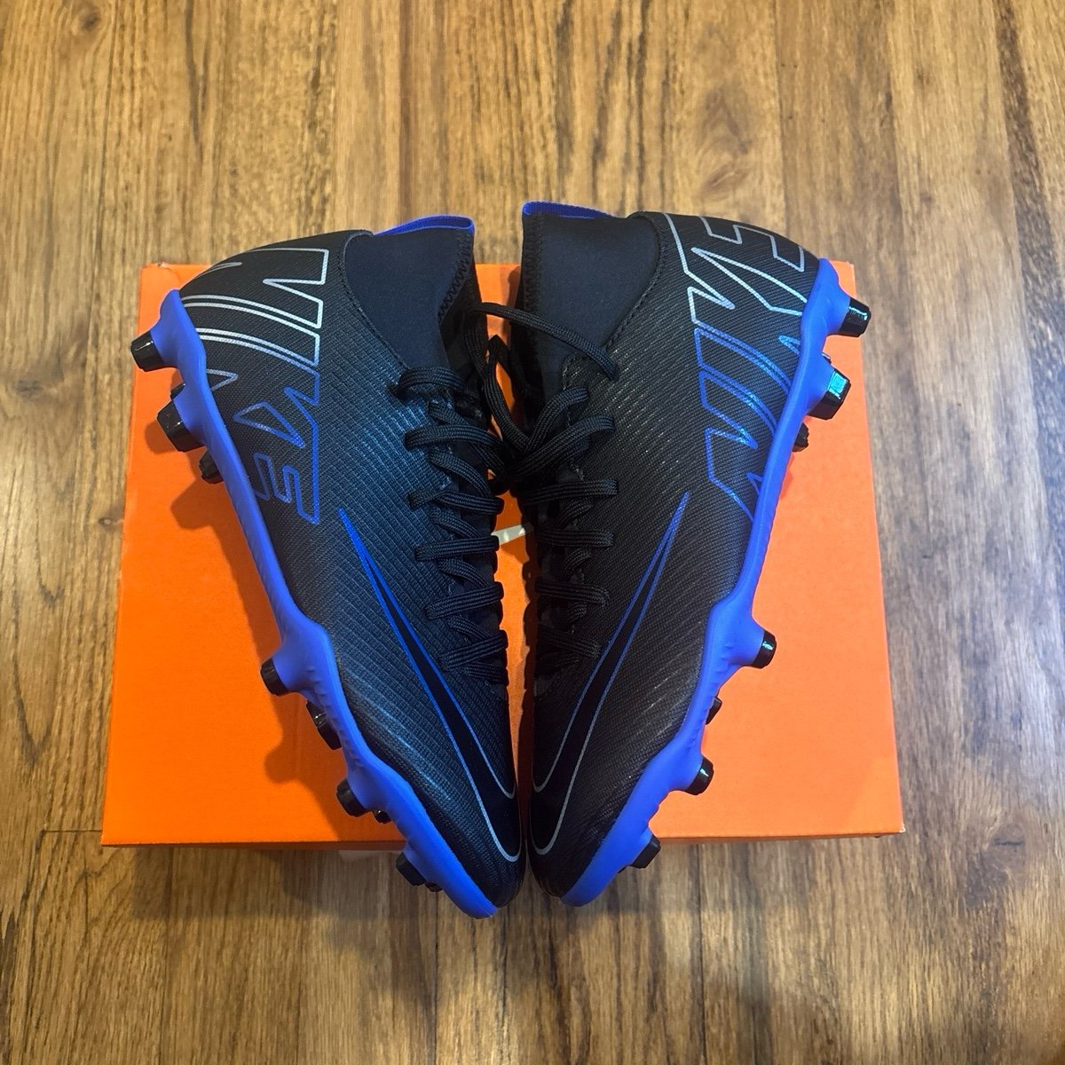 Nike size 4 soccer cleats