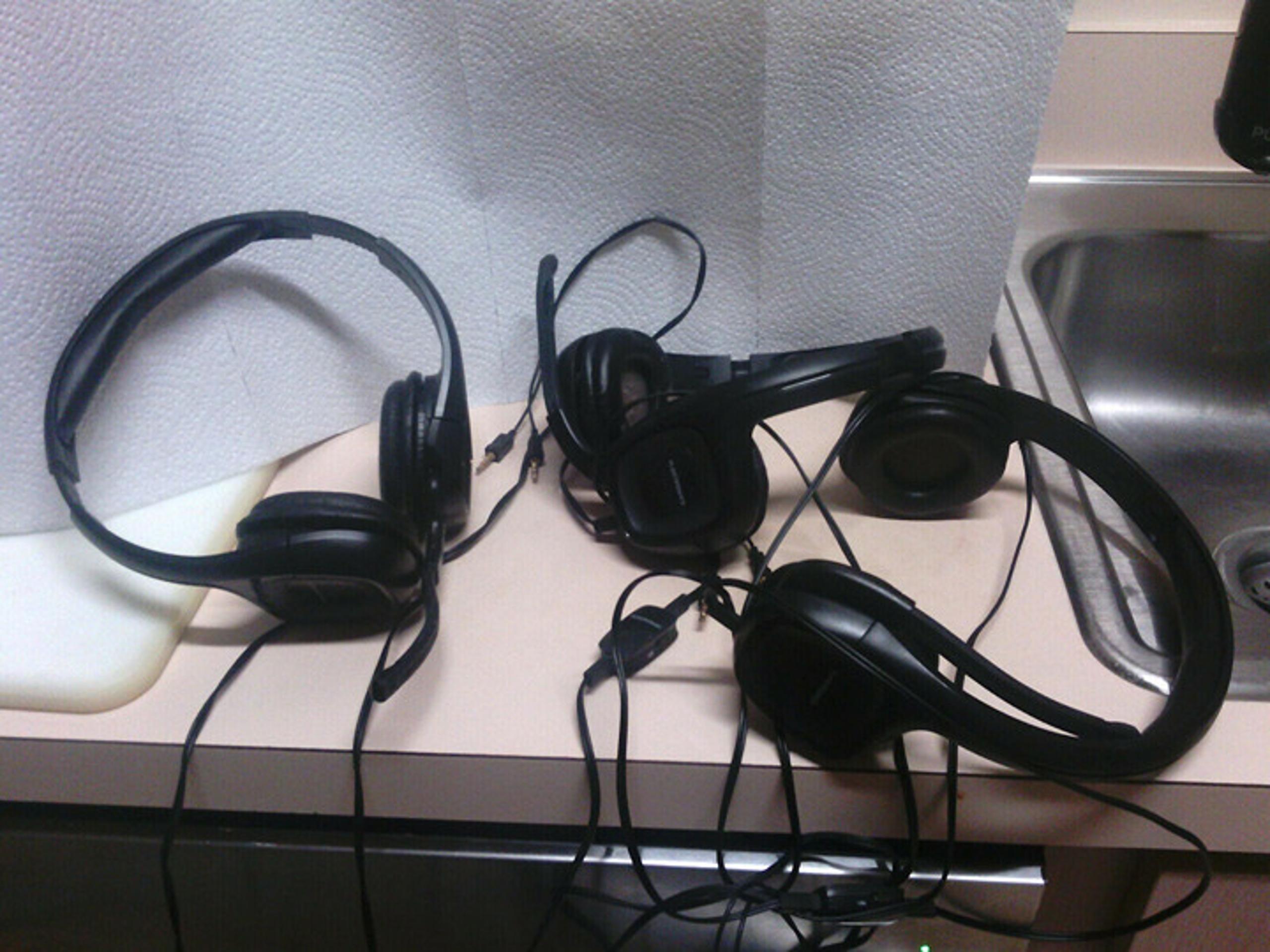 (Broken Please Read) Plantronics Audio A355 Headset Headphones Microphone Lot