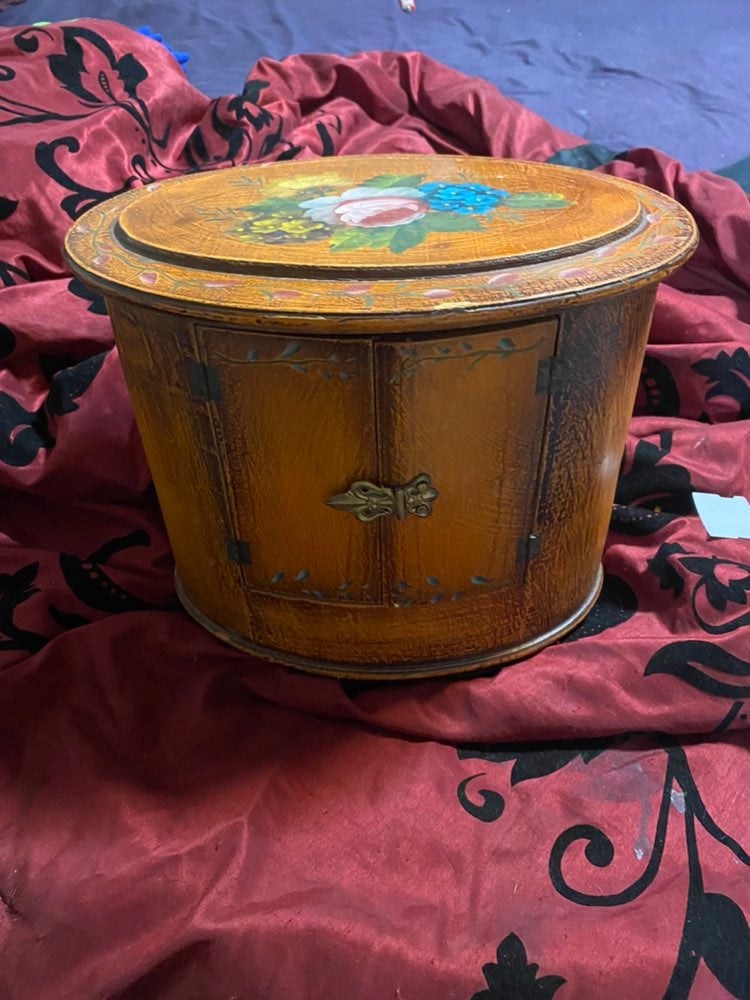 Vintage decrotive box