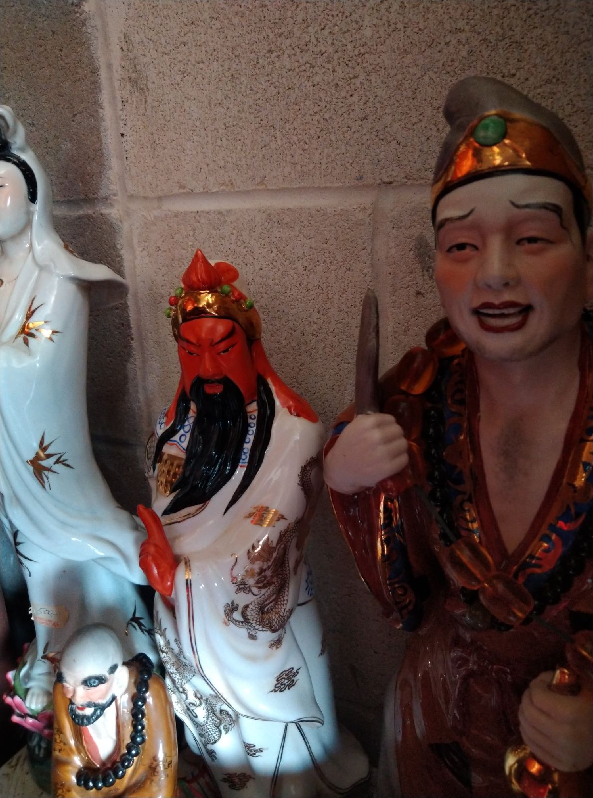 Hand-painted handmade Buddha statues neg