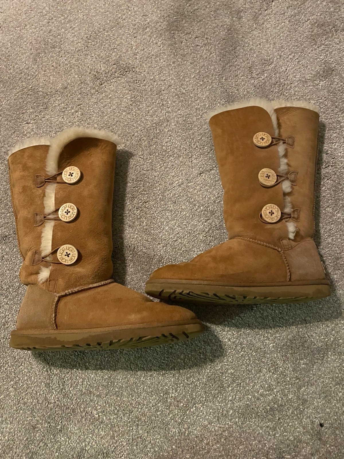 UGG Bailey Button