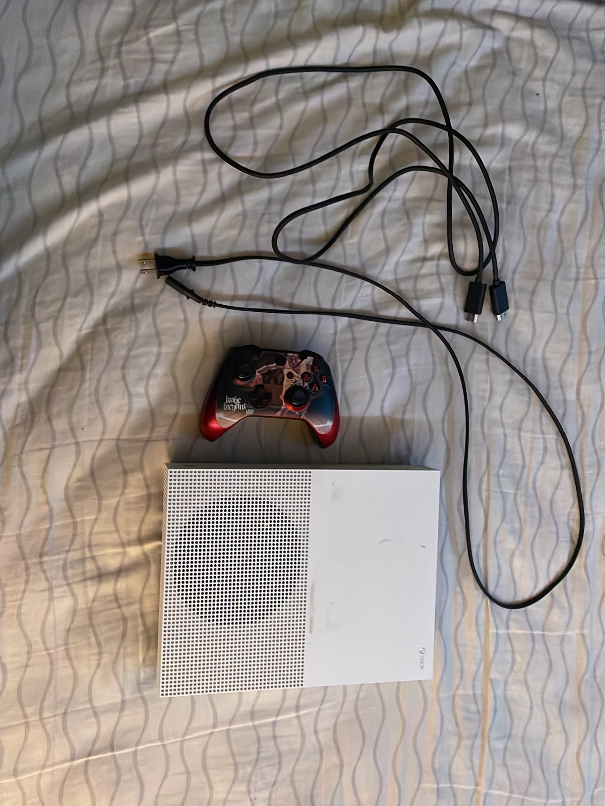 Xbox one s with controller