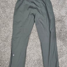 Lululemon dance studio Mr crop size 2 olive green colored nwt