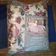 King size bed comforter by Dan River new